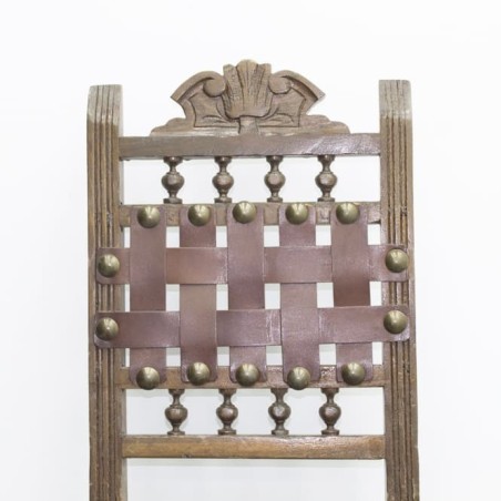 Silla fija con patas torneadas