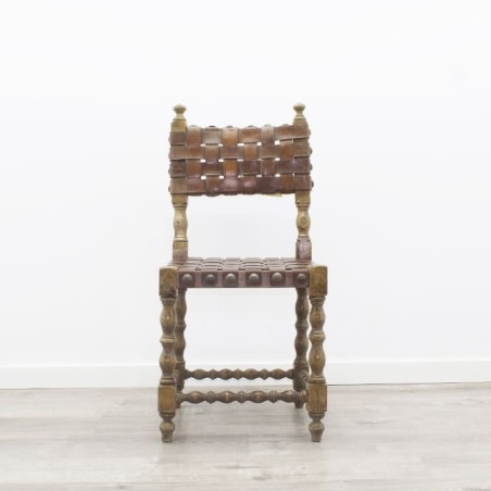 Silla fija con patas torneadas sin brazos