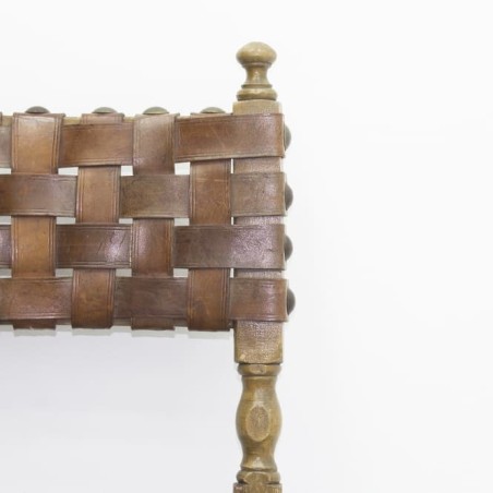 Silla fija con patas torneadas sin brazos