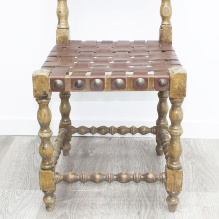 Silla fija con patas torneadas sin brazos