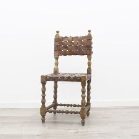 Silla fija con patas torneadas sin brazos