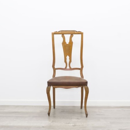 Silla de madera claro tapizado