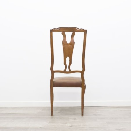 Silla de madera claro tapizado