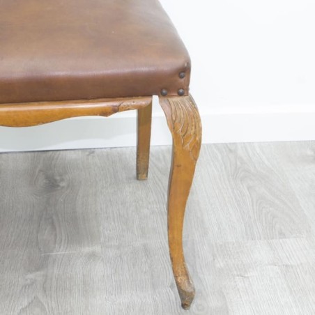 Silla de madera claro tapizado