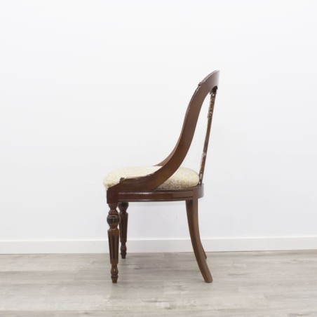 Silla de madera en nogal