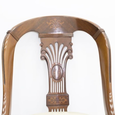 Silla de madera en nogal