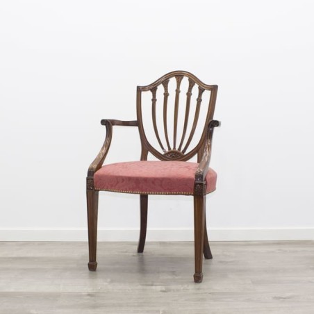 Silla clásica en madera nogal