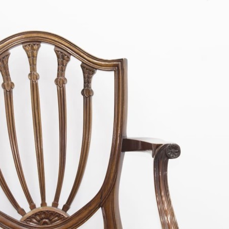 Silla clásica en madera nogal