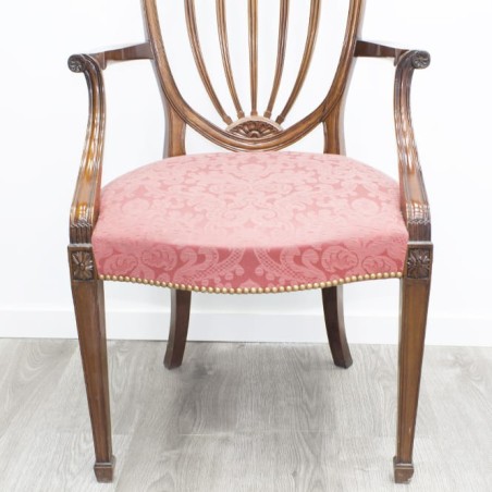 Silla clásica en madera nogal