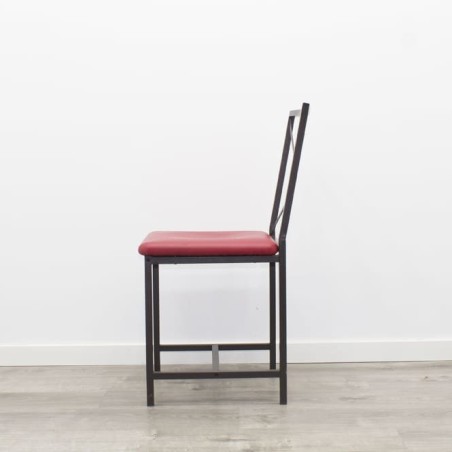 Silla de aluminio en marrón oscuro