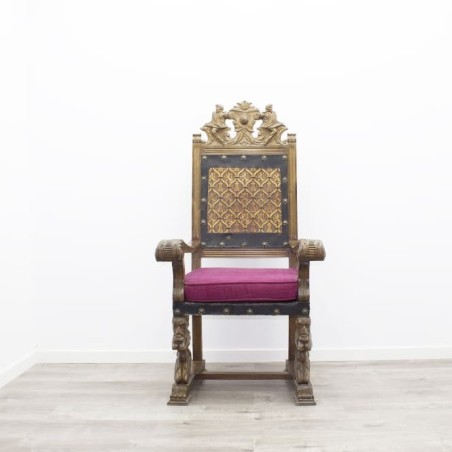 Sillón clásico estilo madera con brazos