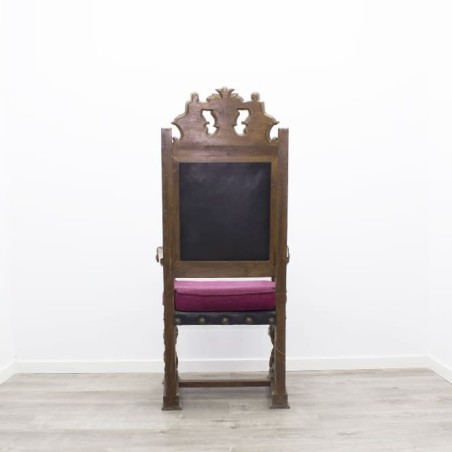Sillón clásico estilo madera con brazos