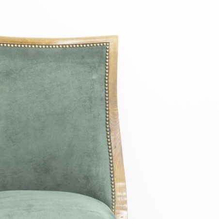 Silla sin brazos de madera con tachuelas