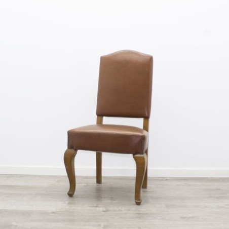 Silla clásica sin brazos en madera acabado nogal