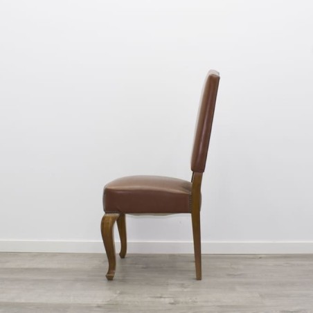 Silla clásica sin brazos en madera acabado nogal
