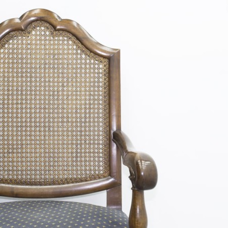 Silla clásica en madera acabado nogal patas torneadas
