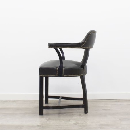 Silla clásica en madera acabado negro