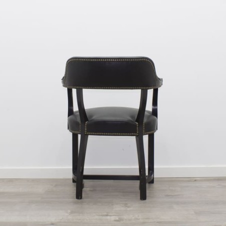 Silla clásica en madera acabado negro