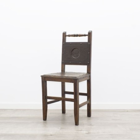Silla sin brazos con respaldo alto