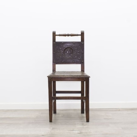 Silla sin brazos con respaldo alto