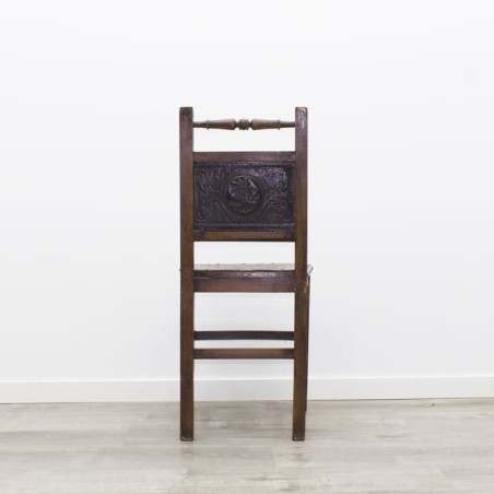 Silla sin brazos con respaldo alto