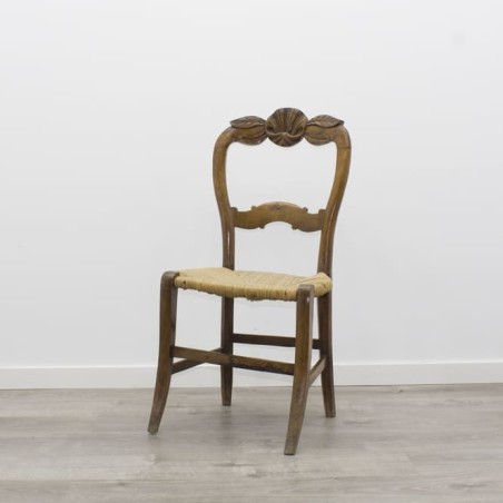 Silla clásica con asiento de mimbre