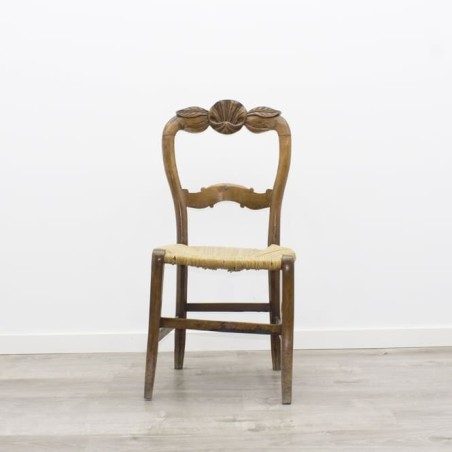 Silla clásica con asiento de mimbre