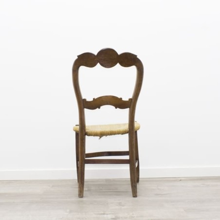 Silla clásica con asiento de mimbre