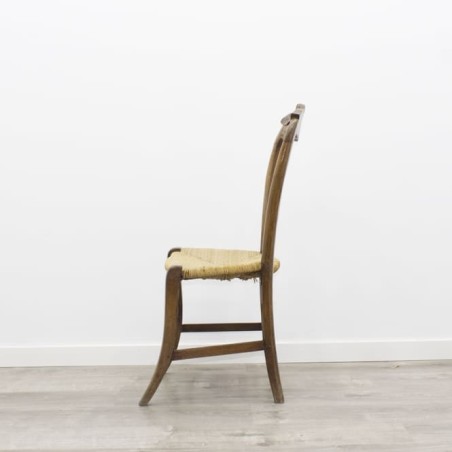 Silla clásica con asiento de mimbre