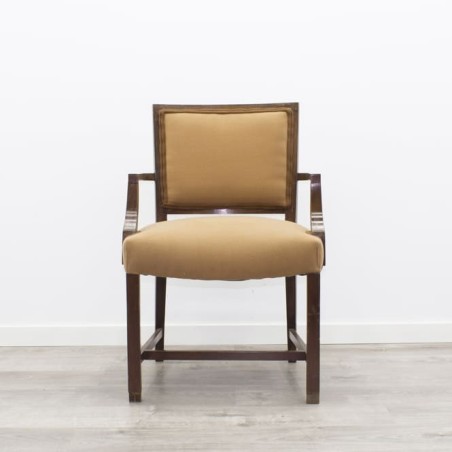 Sillón fijo de madera tapizado en tela beige