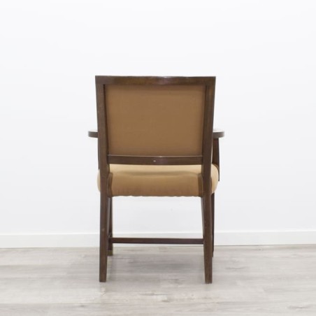 Sillón fijo de madera tapizado en tela beige