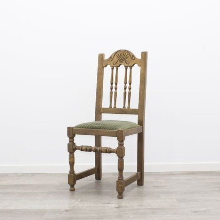 Silla clásica con pata torneada tallada