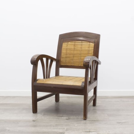 Sillón con brazos en cerezo
