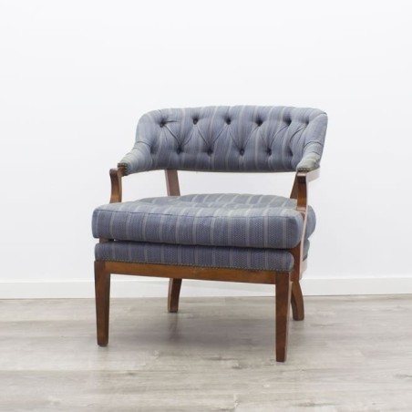 Sillón de tela en estampado azul