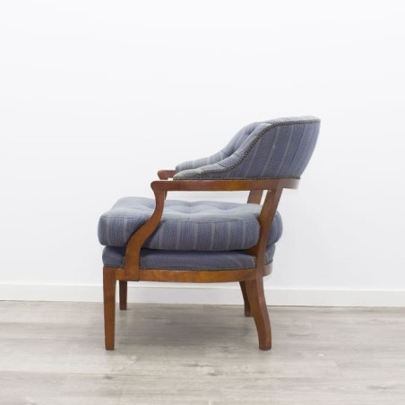 Sillón de tela en estampado azul