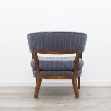 Sillón de tela en estampado azul