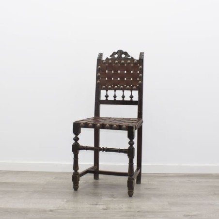 Silla de madera con cuero