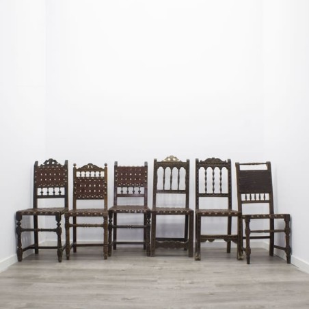 Silla de madera sin brazos con tiras de cuero