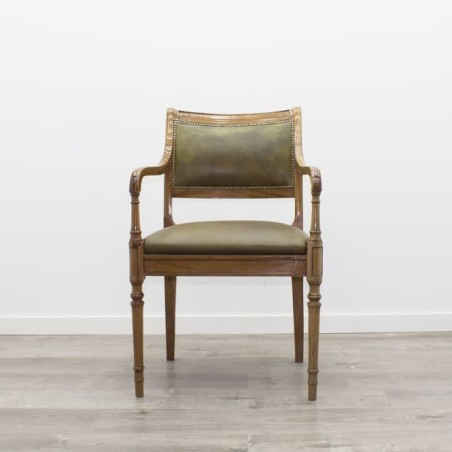 Silla de madera en piel verde