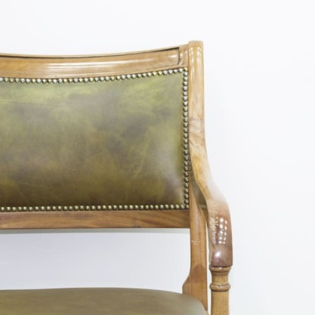 Silla de madera en piel verde