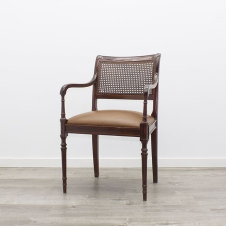 Silla fija con rejilla en napel caoba