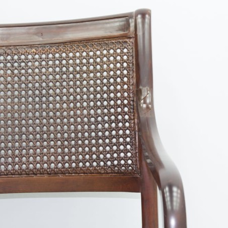 Silla fija con rejilla en napel caoba