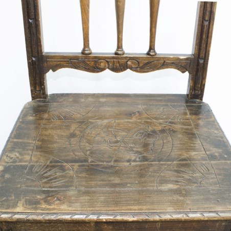Silla toda madera con dibujo
