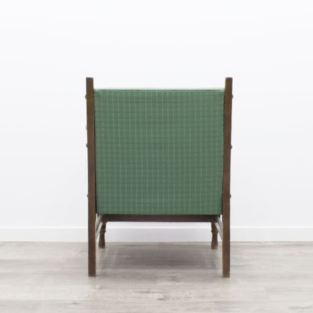 Sillón bajo de madera en tela verde