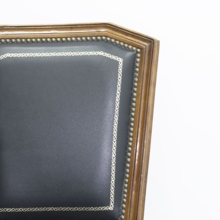 Silla clásica tapizado en napel negro