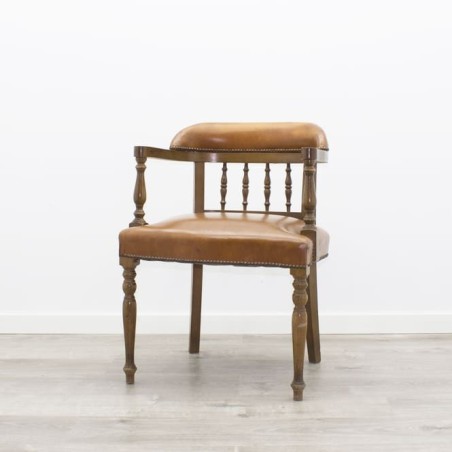 Sillón fijo de madera en napel ambar