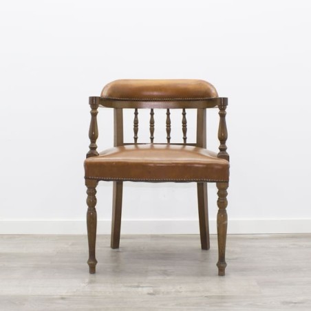 Sillón fijo de madera en napel ambar