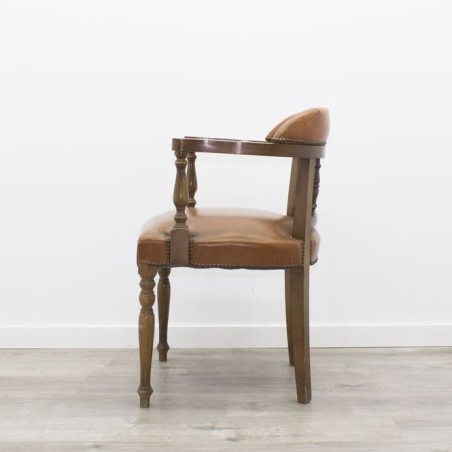 Sillón fijo de madera en napel ambar