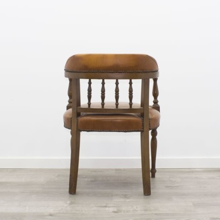 Sillón fijo de madera en napel ambar