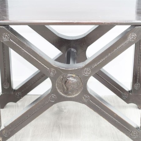Silla fija en madera caoba con brazos